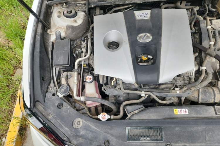 Used Lexus ES 2020 300h Premier Edition Engine Bay Right