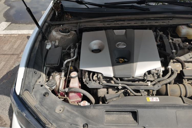 Used Lexus ES 2020 300h Premier Edition Engine Bay Right