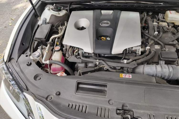 Used Lexus ES 2020 300h Premier Edition Engine Bay Right