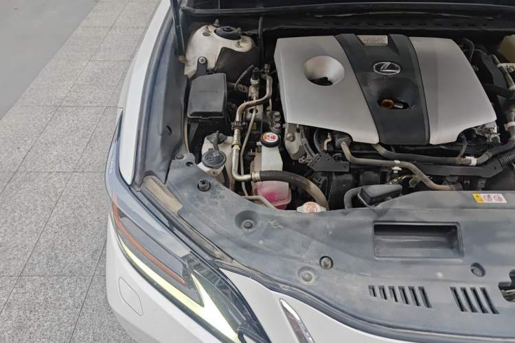 Used Lexus ES 2020 300h Deluxe Edition Engine Bay Right