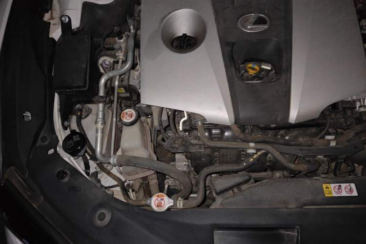 Used Lexus ES 2020 300h Premier Edition Engine Bay Right