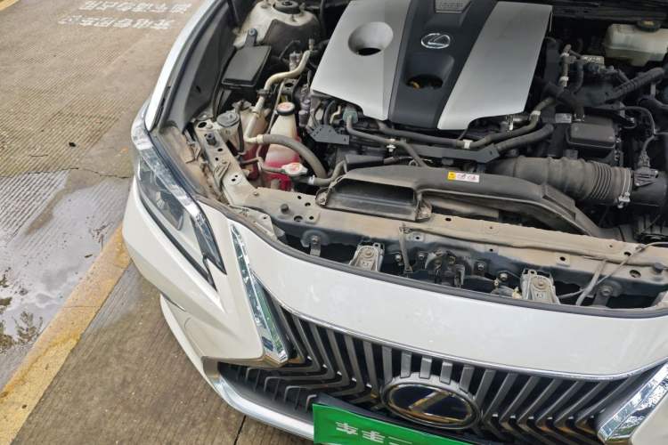 Used Lexus ES 2020 300h Premier Edition Engine Bay Right