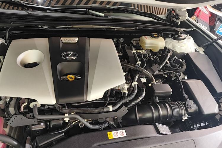 Used Lexus ES 2020 300h Premier Edition Engine Bay