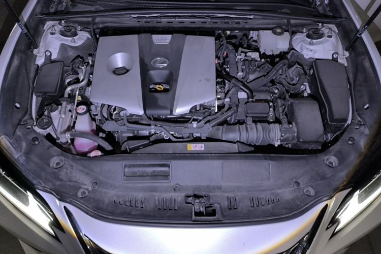 Used Lexus ES  Engine Bay