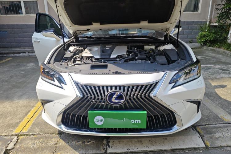 Used Lexus ES 2020 300h Deluxe Edition Engine Bay