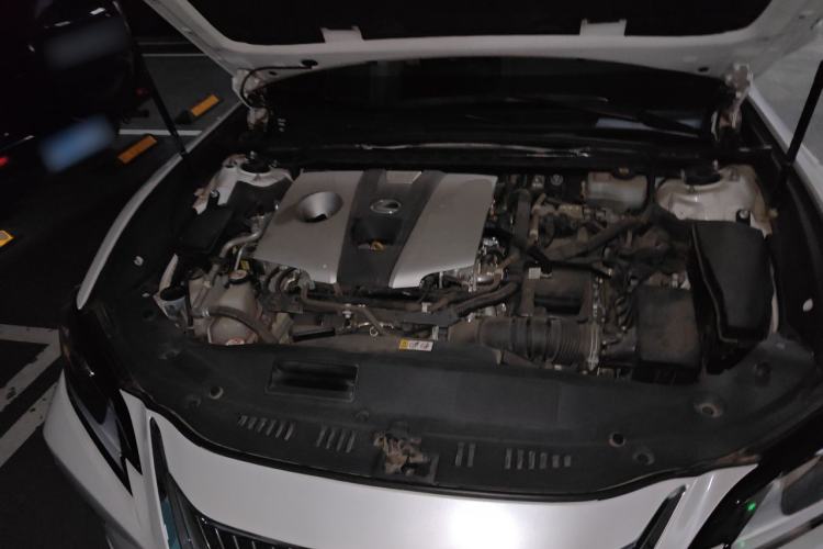 Used Lexus ES 2020 300h Premier Edition Engine Bay