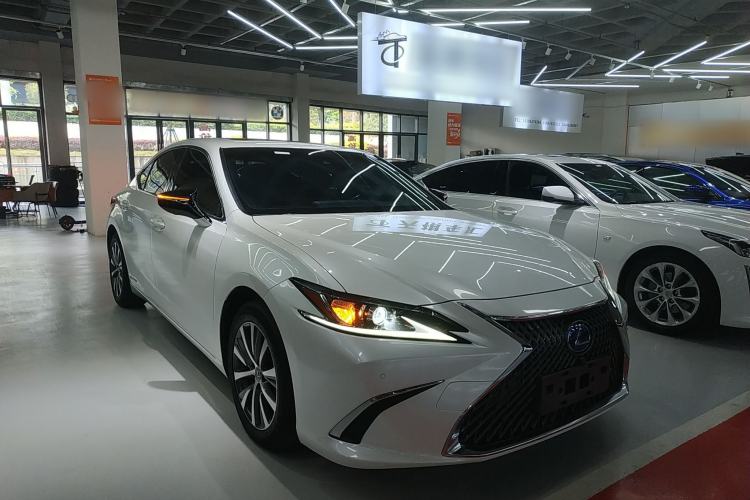 Used Lexus ES 2020 300h Premier Edition Exterior 1