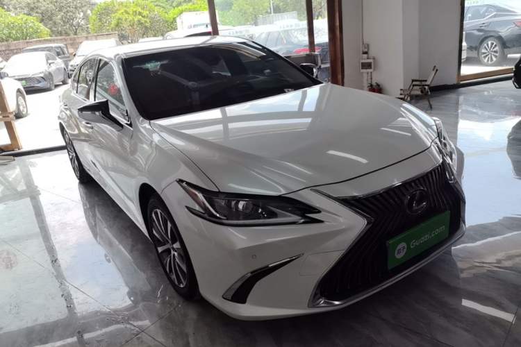 Used Lexus ES 2020 300h Premier Edition Exterior 1