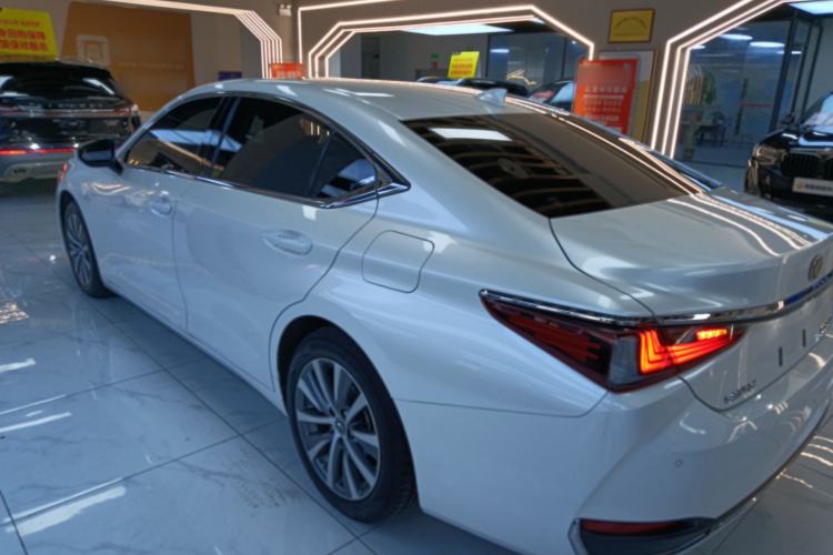 Used Lexus ES 2020 200 Excellence Edition Exterior 2