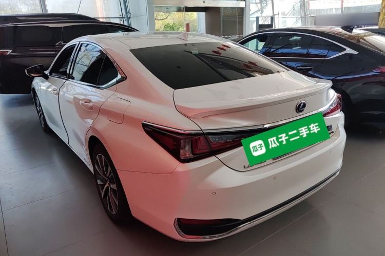 Used Lexus ES 2020 300h Premier Edition Exterior 2