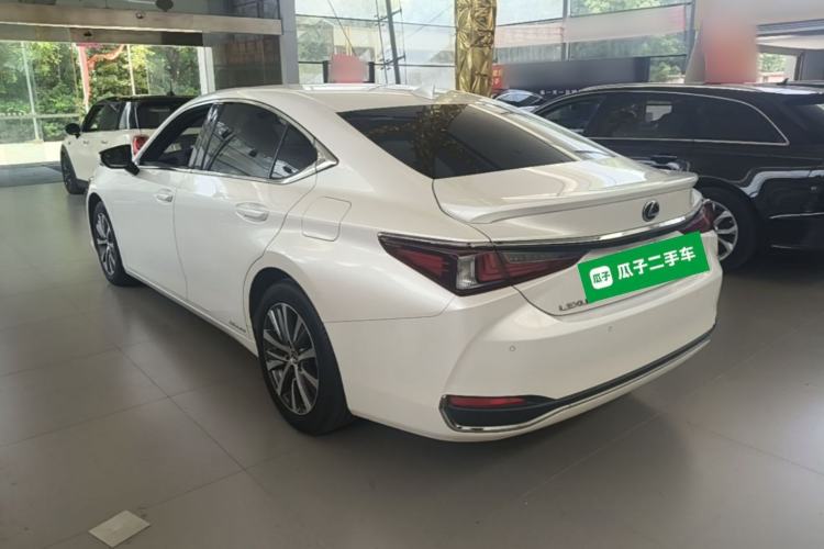 Used Lexus ES 2020 300h Premier Edition Exterior 2
