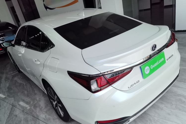 Used Lexus ES 2020 300h Premier Edition Exterior 2