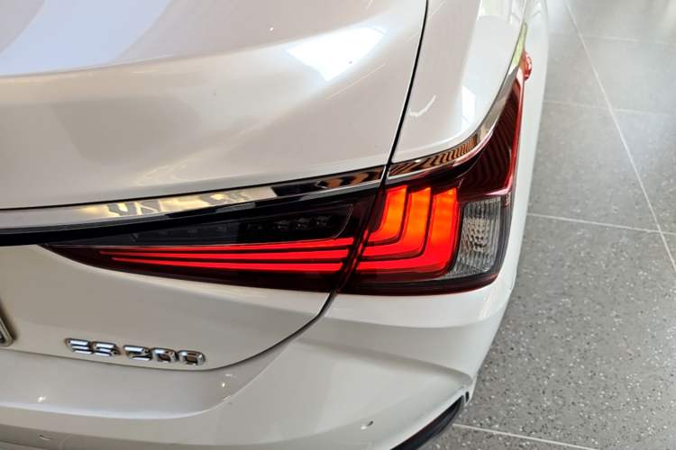 Used Lexus ES 2020 200 Excellence Edition Exterior 3