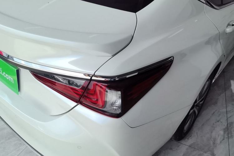 Used Lexus ES 2020 300h Premier Edition Exterior 3