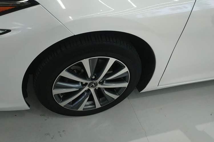Used Lexus ES 2020 300h Premier Edition Exterior 4