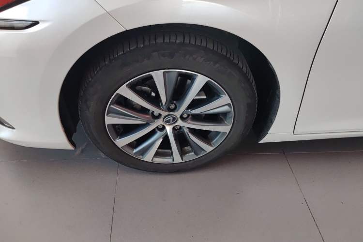 Used Lexus ES 2020 300h Premier Edition Exterior 4