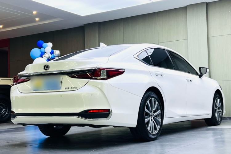 Used Lexus ES 2020 200 Excellence Edition Exterior 4