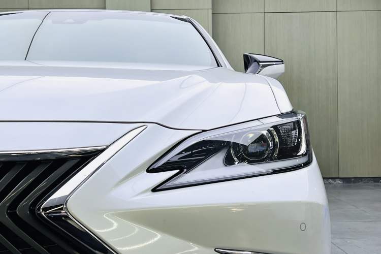 Used Lexus ES 2020 200 Excellence Edition Exterior 4