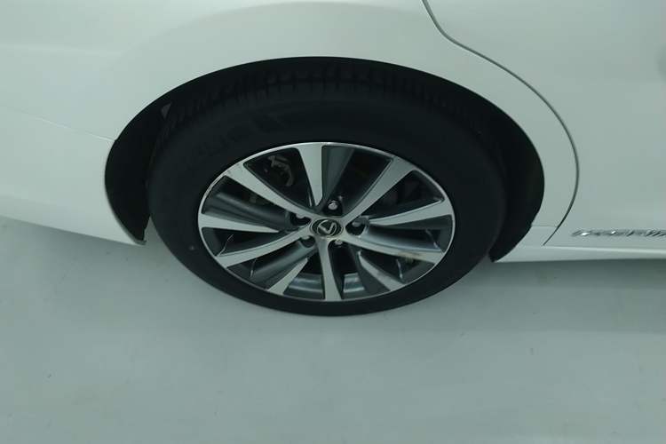 Used Lexus ES 2020 300h Premier Edition Exterior 5