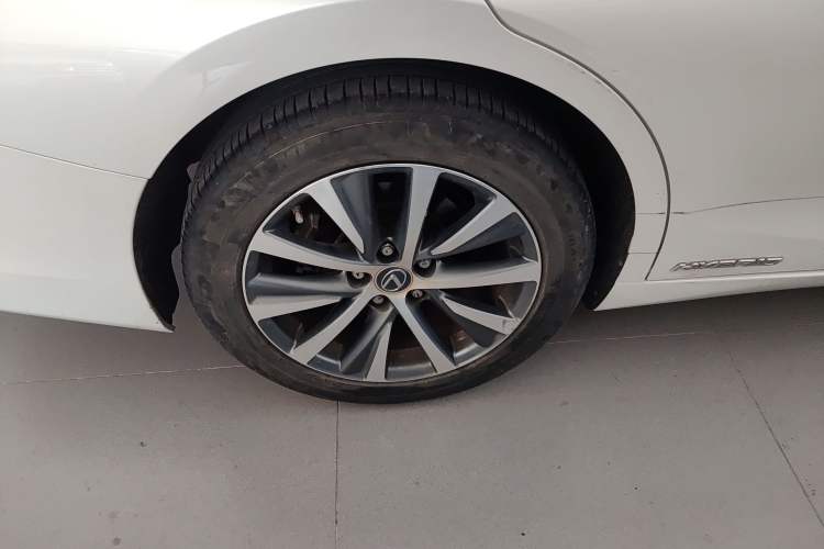 Used Lexus ES 2020 300h Premier Edition Exterior 5