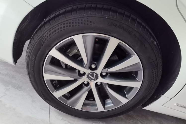Used Lexus ES 2020 300h Premier Edition Exterior 5