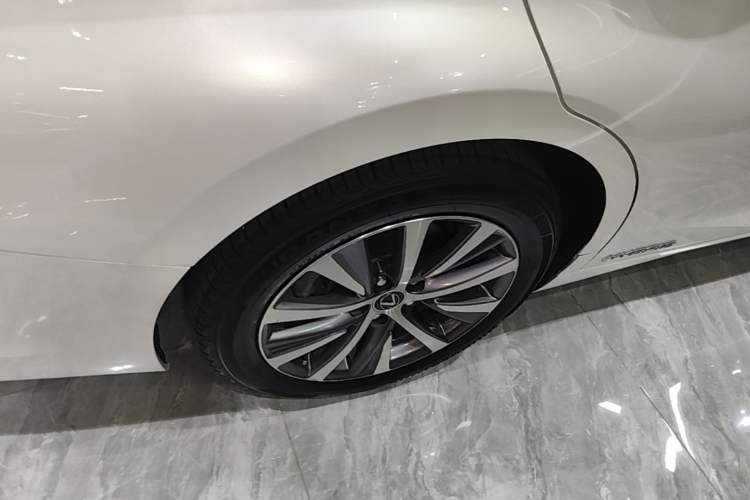 Used Lexus ES 2020 300h Premier Edition Exterior 5