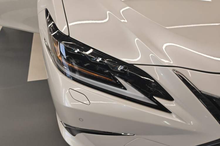 Used Lexus ES 2020 300h Executive Edition Exterior 6