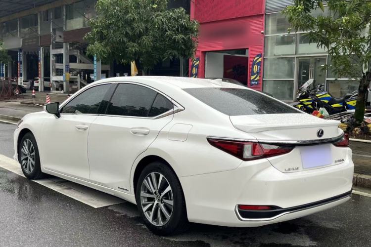 Used Lexus ES 2020 300h Premier Edition Exterior 6