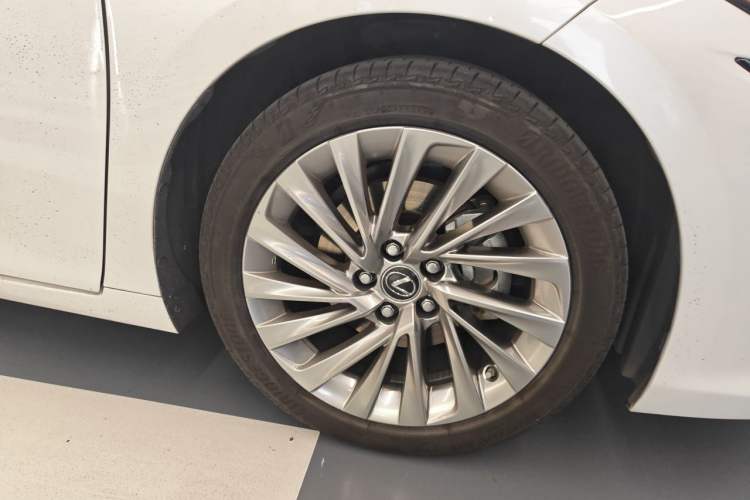 Used Lexus ES 2020 300h Executive Edition Exterior 7