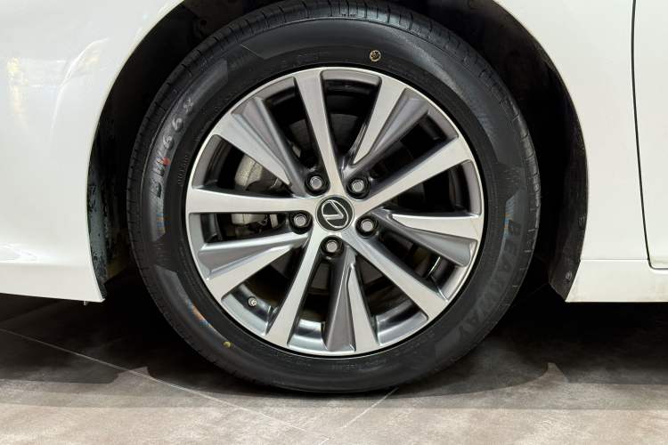 Used Lexus ES 2020 260 Excellence Edition Exterior 9
