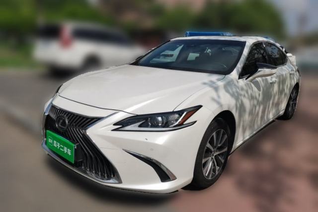 Used Lexus ES 2020 300h Premier Edition