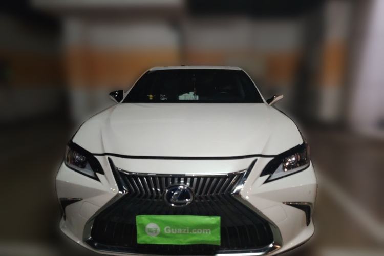Used Lexus ES 2020 300h Premier Edition Front