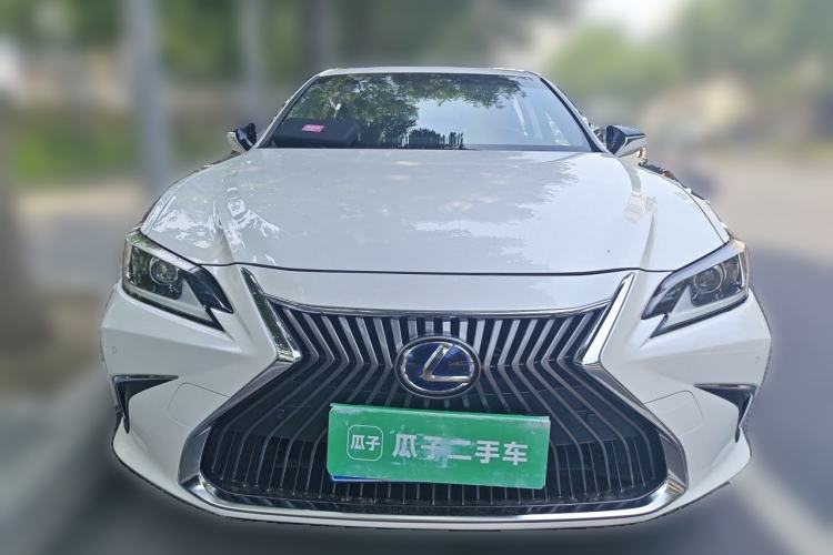 Used Lexus ES 2020 300h Premier Edition Front