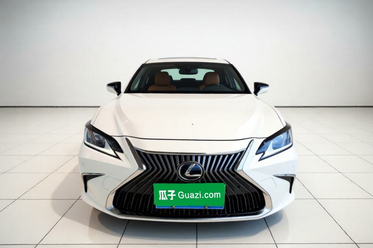 Used Lexus ES 2020 300h Premier Edition Front