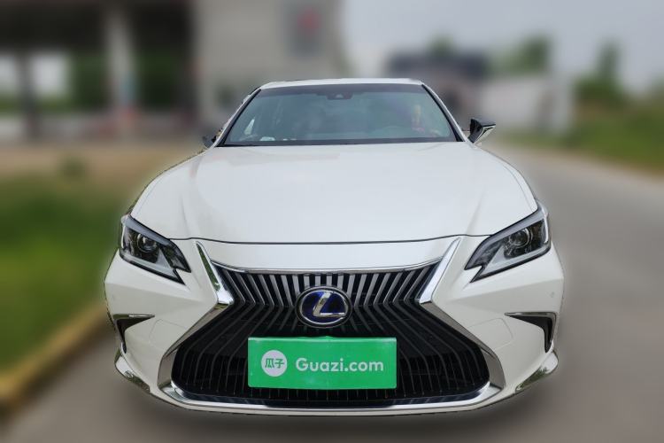Used Lexus ES 2020 300h Premier Edition Front