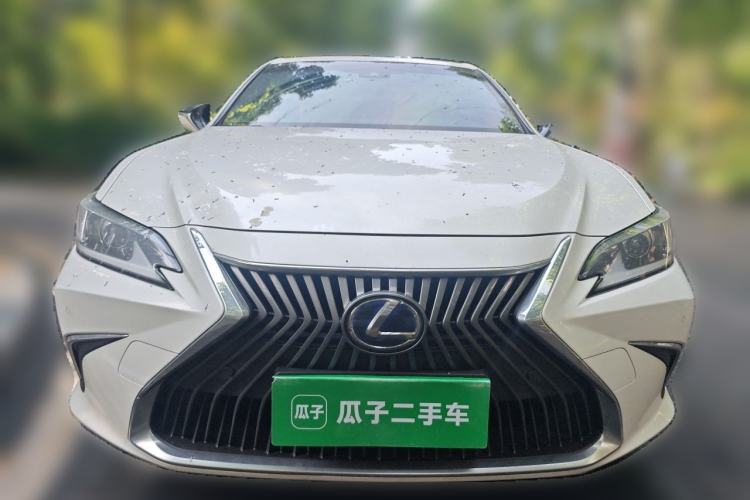 Used Lexus ES 2020 300h Premier Edition Front