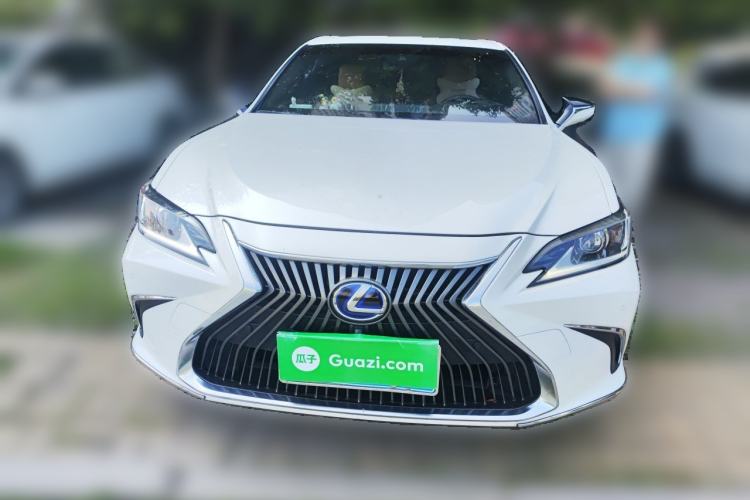 Used Lexus ES 2020 300h Premier Edition Front
