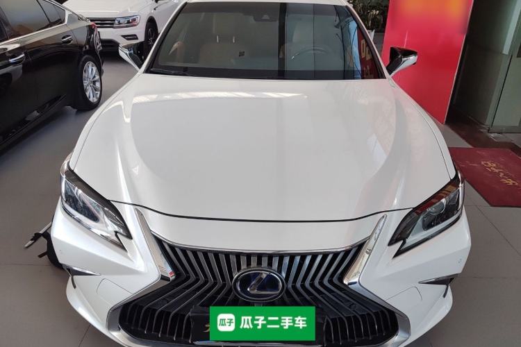 Used Lexus ES 2020 300h Premier Edition Front