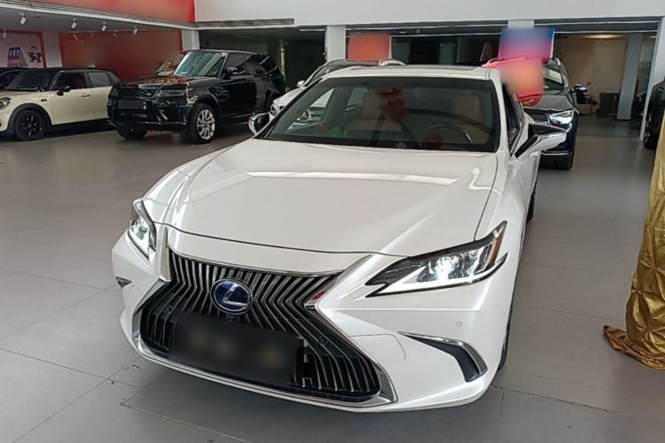 Used Lexus ES 2020 300h Premier Edition Front