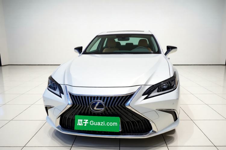 Used Lexus ES 2020 300h Premier Edition Front