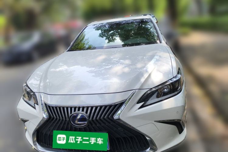 Used Lexus ES 2020 300h Premier Edition Front