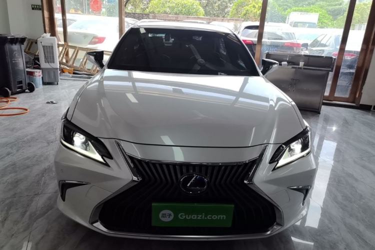 Used Lexus ES 2020 300h Premier Edition Front