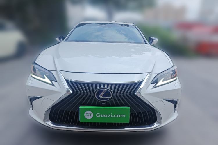 Used Lexus ES 2020 300h Deluxe Edition Front