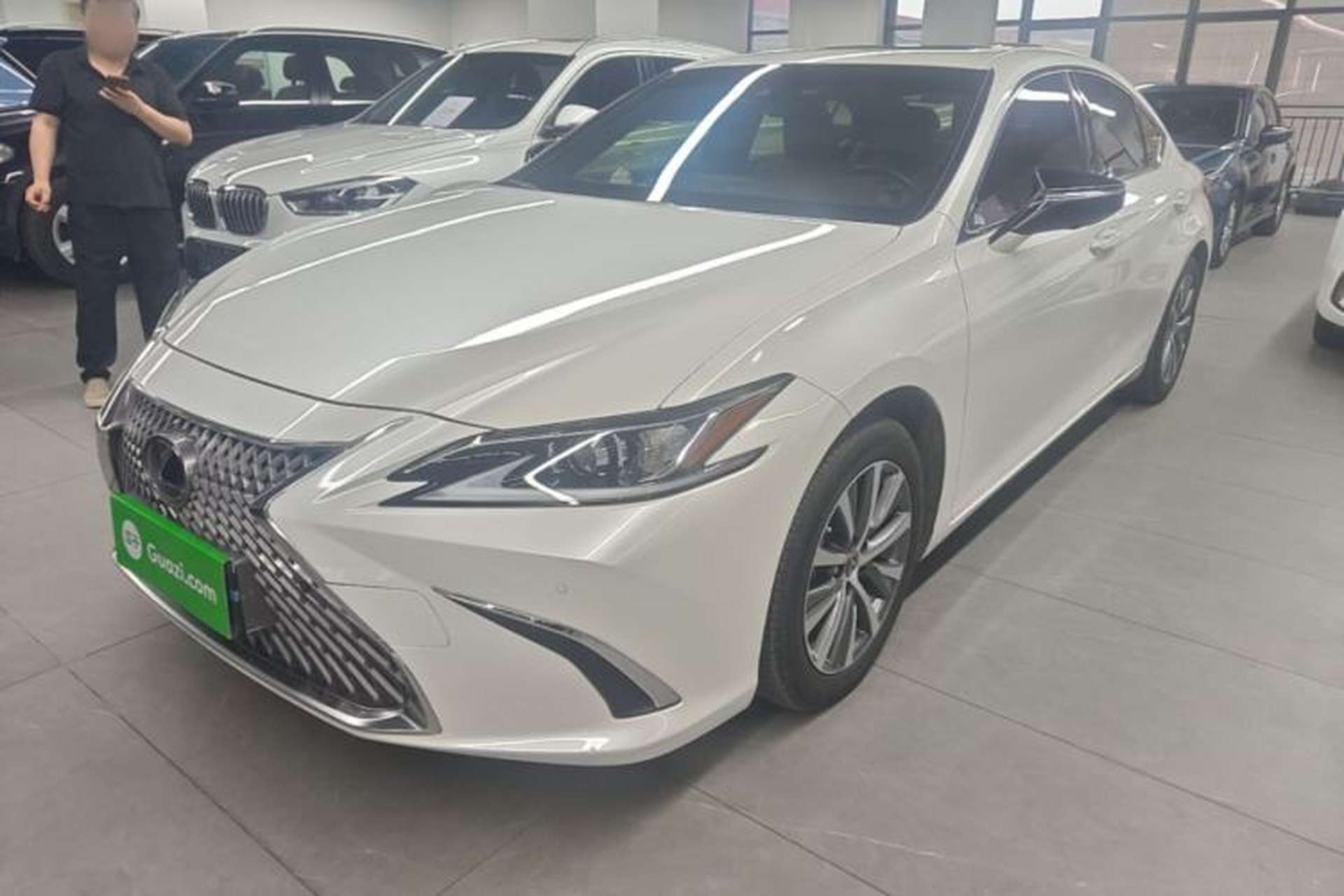 Used Lexus ES 2020 260 Excellence Edition Front Left 45 Deg