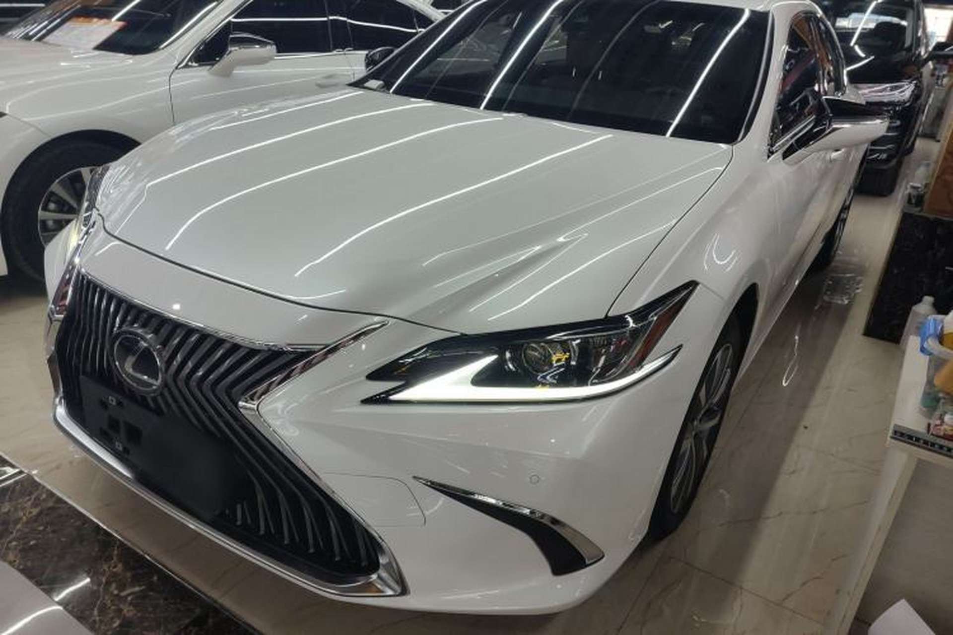 Used Lexus ES 2020 200 Excellence Edition Front Left 45 Deg