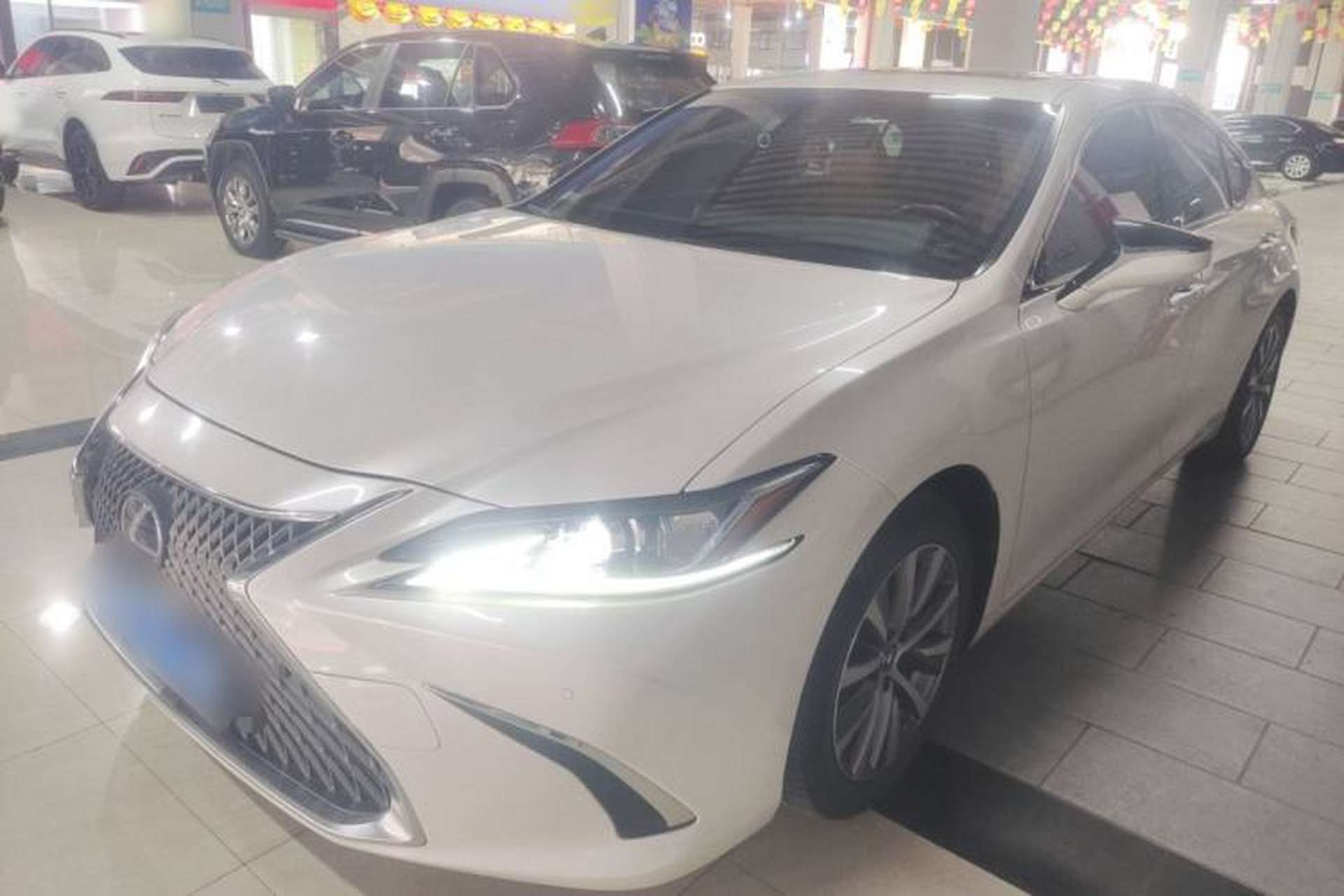 Used Lexus ES 2020 300h Premier Edition Front Left 45 Deg