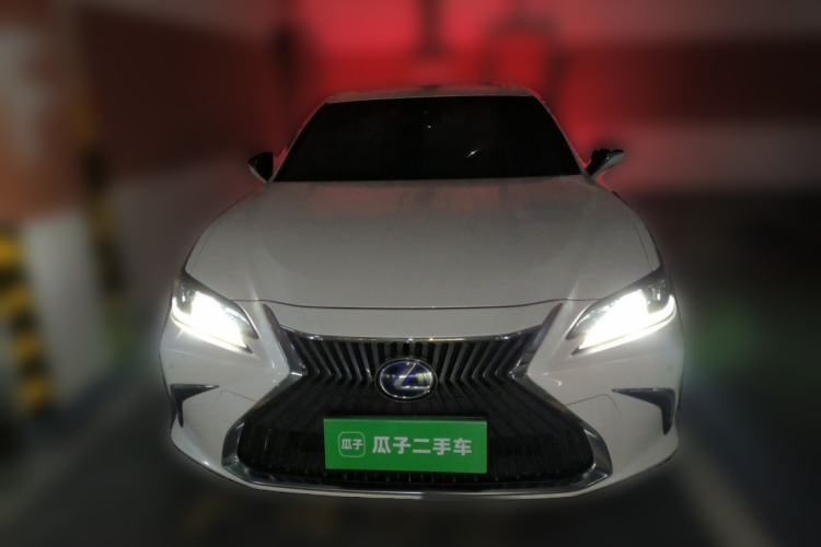 Used Lexus ES 2020 300h Premier Edition Front