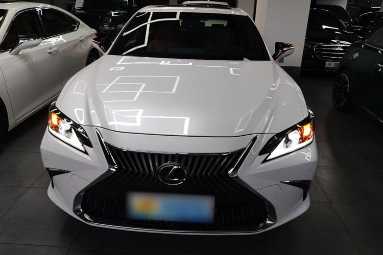 Used Lexus ES 2020 200 Excellence Edition Front