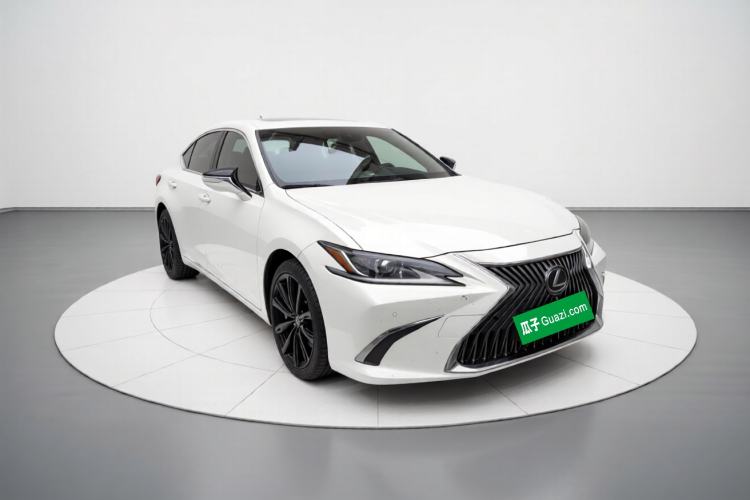 Used Lexus ES 2020 200 Luxury Edition Front Right 45 Deg