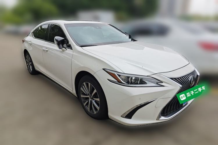 Used Lexus ES 2020 200 Excellence Edition Front Right 45 Deg